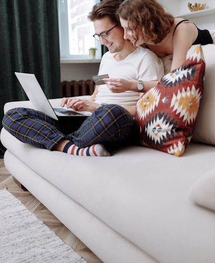 Как выбрать и купить дебетовую банковскую карту