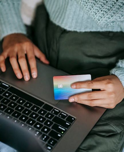 Где купить банковскую карту