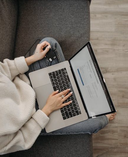 Где купить банковские карты в Москве