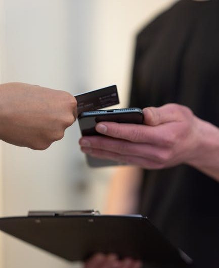 Карты для теневых операций на маркетплейсах и связанные с ними риски