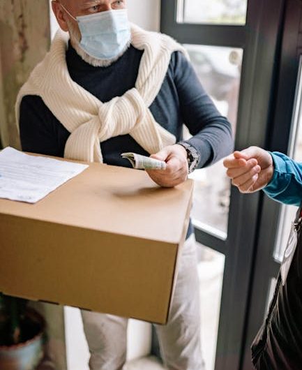 Банковские карты Сбербанка: преимущества и способы приобретения