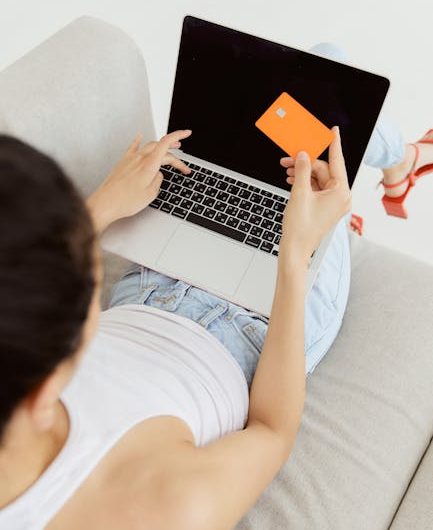 Риски использования чужой банковской карты при онлайн покупках