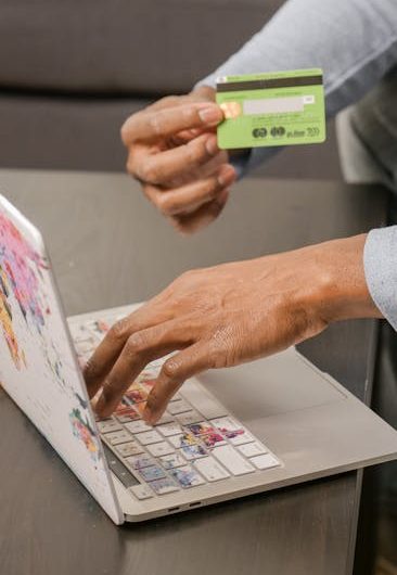 Карты с балансом на подставные данные и связанные с ними риски