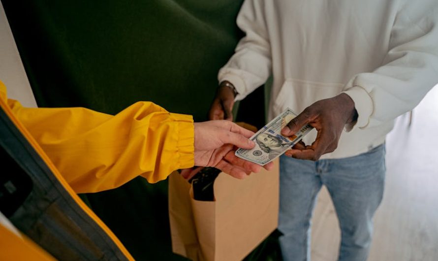 Как купить банковскую карту и выбрать подходящий банк