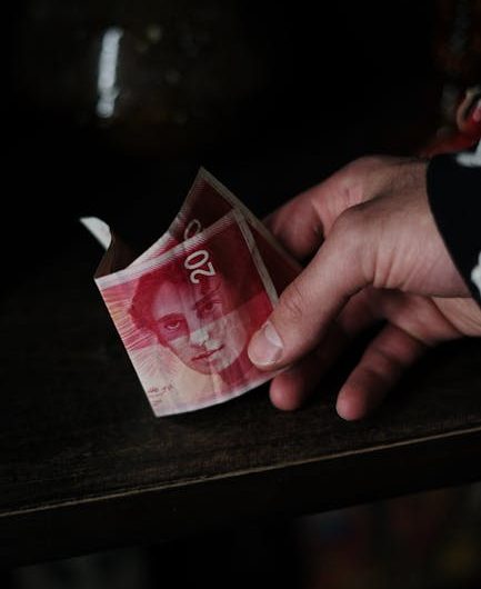 Покупка банковской карты с доставкой на дом или в офис