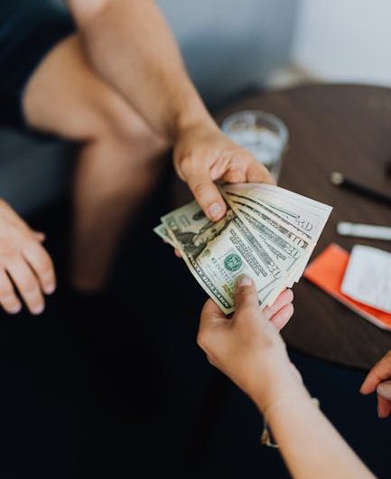 Риски и последствия приобретения банковской карты на фейковые паспортные данные