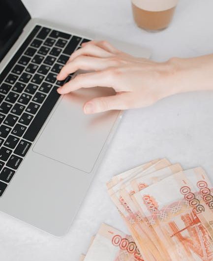 Как купить банковскую карту