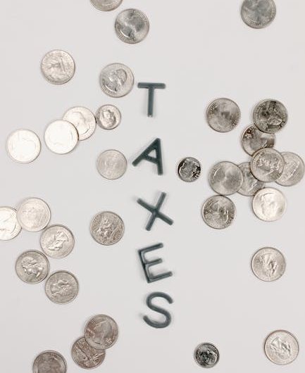 Как купить банковскую карту и использовать ее с умом