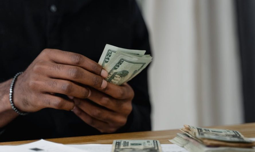 Монополия с картой банковской: что это такое и где купить