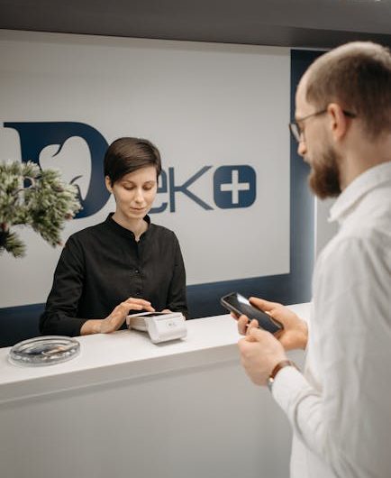 Как купить банковскую карту Visa и ее преимущества