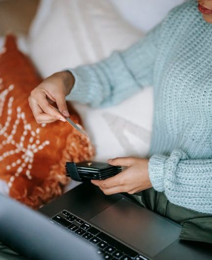 Карты с балансом на подставные данные и связанные с ними риски