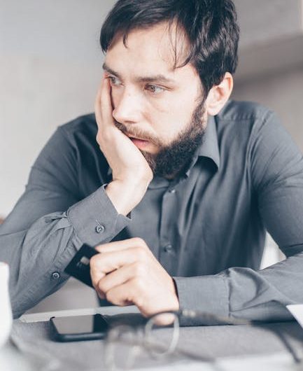 Банковские карты Сбербанк: преимущества, условия и способы покупки