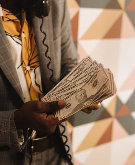 Риски покупки банковских карт для теневых операций на Amazon