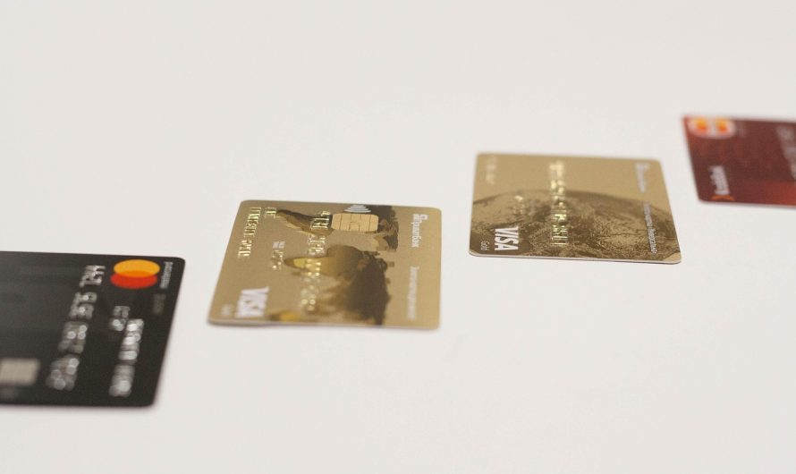 Использование поддельного номера телефона при оформлении банковской карты